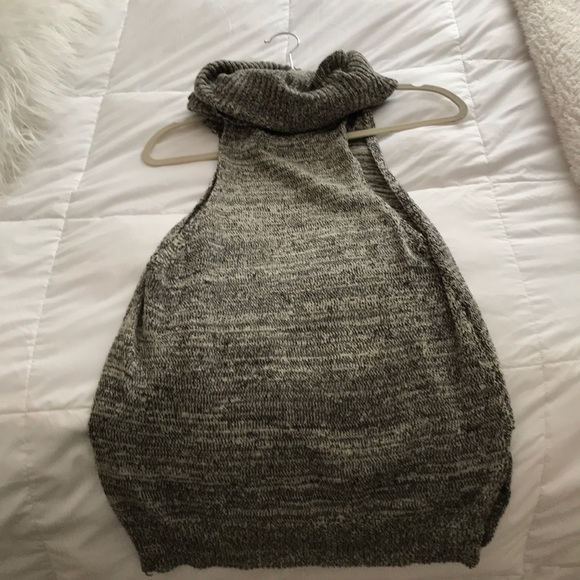 Cowl neck sleeveless sweater - Picture 1 of 3
